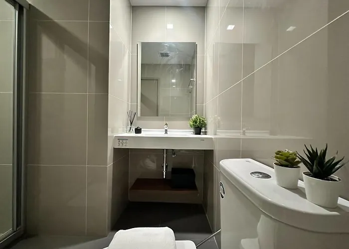 Expansive Stylish 2br - Ultra Fast Wifi - Asoke