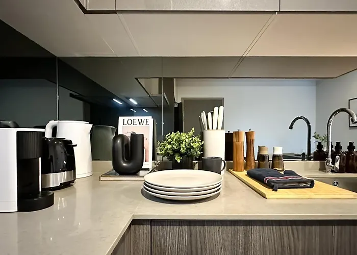 Expansive Stylish 2br - Ultra Fast Wifi - Asoke